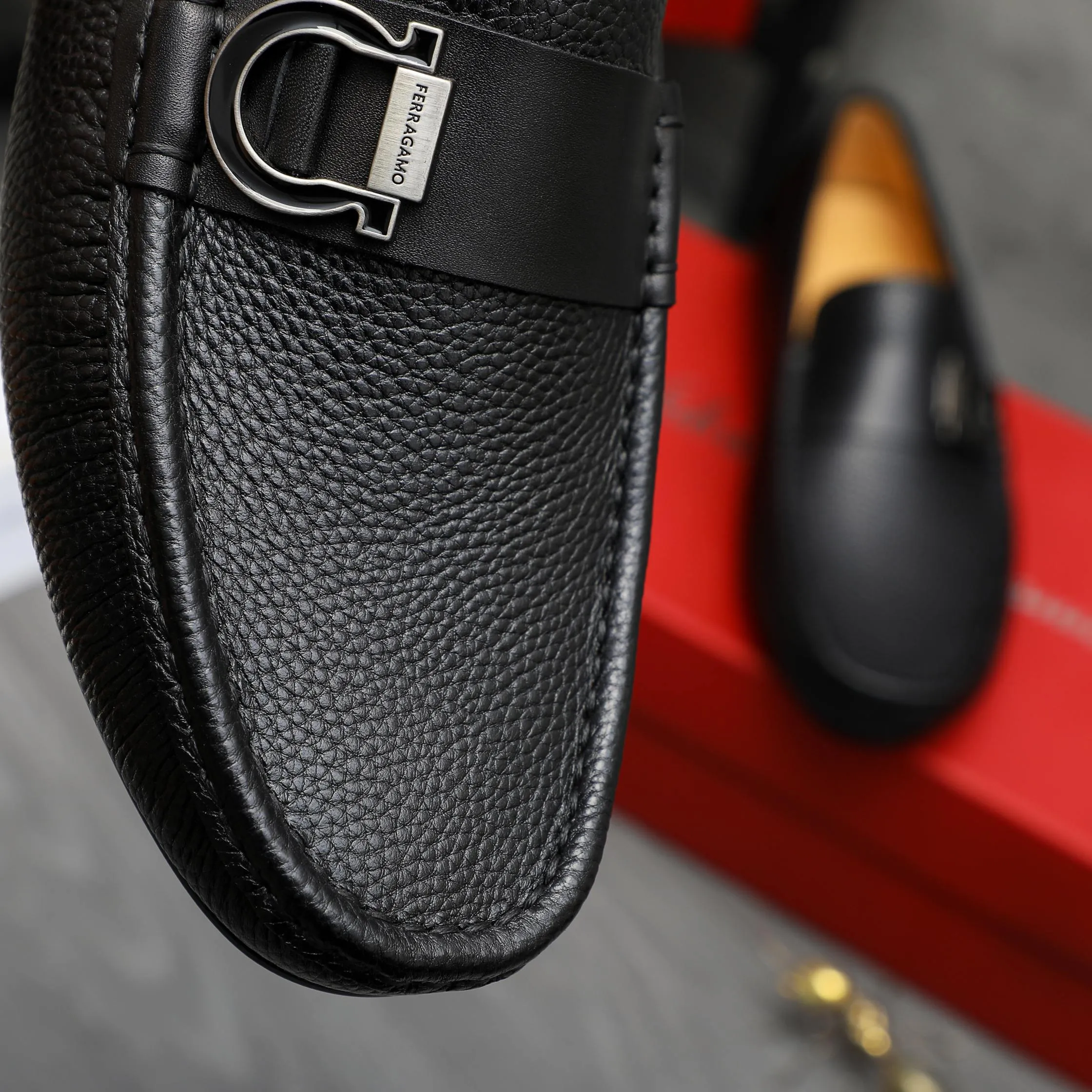Men's shoes 💰p380 Product trademark: Ferragamo " Ferragamo ] Casual slip-on men's shoes Regular size: 38-45 Product material: Selected pebbled cowhide upper, pigskin lining, rubber outsole